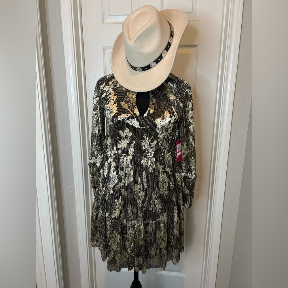 XS, fits up to M Vince Camuto Black Gold Floral Foil Split Neck Ruffle Dress